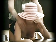 Брюнетка Nikki Loren любит покурить сигарету во время занятий сексом