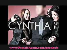 Дама с камерой ищет девушек и женщин для съёмок в порно роликах