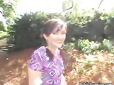 Мужик уломал встреченную на улице девчонку на бесплатный минет