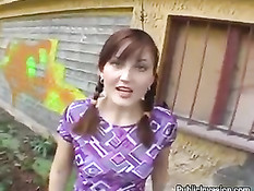 Мужик уломал встреченную на улице девчонку на бесплатный минет