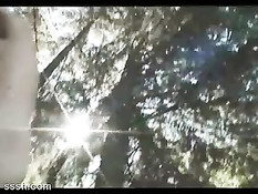 Парень привёл в лес и оттрахал у дерева свою сексуальную подругу