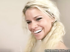 Юная татуированная блондинка Jessa Rhodes любит долго сосать член