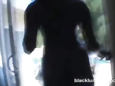 Негритянка ласкает своё молодое тело и отсасывает хуй белому парню