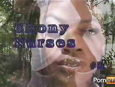 Чёрная медсестричка в белых чулках трахнулась с белым пациентом