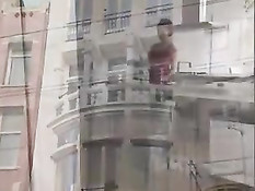 Девушка с красными волосами и красном белье любит анальные игры