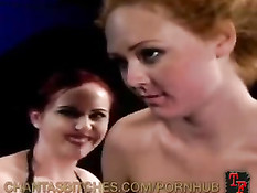 Рыжая дама отшлёпала шлюху по заднице и вставила страпон в очко