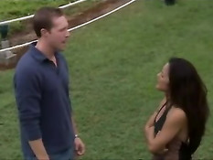 Парень в поездках знакомится с девушками и затаскивает их в постель