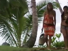 Парень в поездках знакомится с девушками и затаскивает их в постель