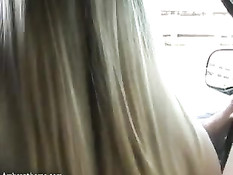 Сисястая девушка Amber Lynn Bach раздевается в раздевалке бутика