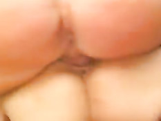 Симпатичная девушка любит трахаться с приятелем на свежем воздухе