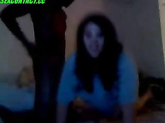 Мусульманская девушка из Пакистана делает минет перед вебкамерой