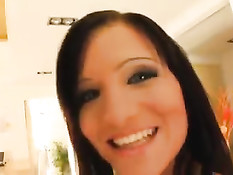 После секса с двумя парнями девчонки передают сперму изо рта в рот