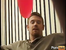 Рыжая женщина надела страпон и оттрахала парня раком в задницу