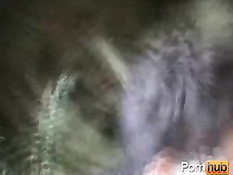 Два молодых мужчины летом выбрались на природу чтобы потрахаться