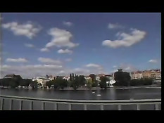 Три девушки занимались сексом, а потом к ним присоединились парни