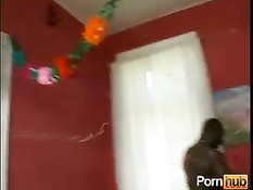 Четыре девчонки разделись догола в ожидании прихода своих ребят