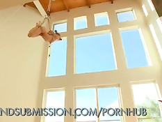 Блондинистая подружка обожает жёсткие анальные секс игры и БДСМ