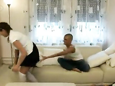 Лысая лесбиянка поставила раком любовницу и оттрахала страпоном