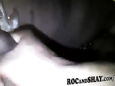 Афроамериканец трахает подругу в анус, а она ебёт себя вибратором