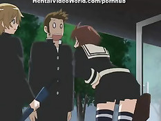 Симпатичная хентай девчонка сделала мальчику минет в его постели