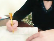 Дама с обвисшей грудью разделась и оттрахала себя фаллоимитатором