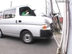 Связанная рабыня отсосала господину и трахнулась в микроавтобусе