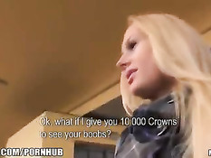 Красивую чешскую блондинку сняли на вокзале и оттрахали в поезде