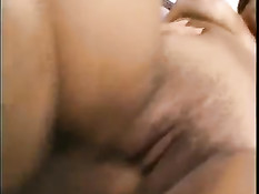 Парень отодрал мулатку с красивой грудью в позе наездницы и раком