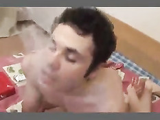 Русская красотка любит выкуривать сигарету перед анальным сексом