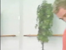 Девки со страпонами трахают парней в очко, а парни ебут их подруг