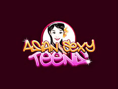 Азиатская девчонка ложится на кровать и ебёт себя фаллоимитатором