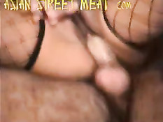 Приезжий иностранец снял и оттрахал в номере тайскую проститутку