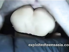 Филиппинка Бренда встала раком и подставила члену бритую письку