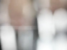 Рабыня в маске и латексном костюме вылизывает ноги своей госпоже