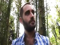 Зрелые геи занимались любовью в лесу и на полу в загородном доме