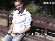 Чешский парень на улице знакомится с ребятами и разводит на минет