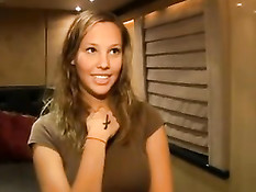 Девки которым едва исполнилось 18 лет показывают на что способны