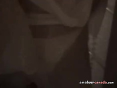 Красивая блондинка ложится в постель и ебёт себя фаллоимитатором