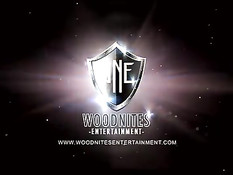 Грудастые стриптизёрши с пирсингом и татуировками танцуют в клубе