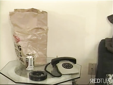 После крепких поцелуев геи перешли в джакузи и занялись любовью