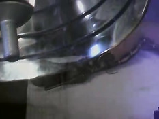 Девушки в кожаном белье и с пирсингом занимаются сексом на каталке