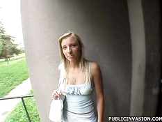 Молодая блондинка Мишель встретила на улице дядю и отсосала ему