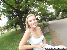 Молодая блондинка Мишель встретила на улице дядю и отсосала ему