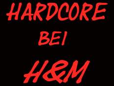 Немецкая блондинка делает другу минет в раздевалке супермаркета