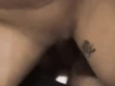 Немецкая блондинка делает другу минет в раздевалке супермаркета