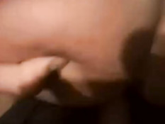 Немецкая блондинка делает другу минет в раздевалке супермаркета