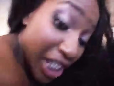 Порно звезда Lori Alexia трахается на квартире с большим лысым негром