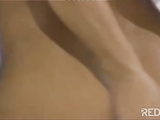 Гламурные свингеры в масках занимаются групповым сексом у бассейна