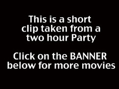 Народ на весёлой вечеринке под музыку дружно занимается сексом