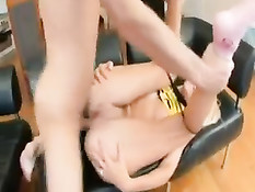 Худенькую русскую блондинку отъебали в анус и кончили на жопу